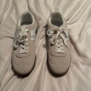 Classic White Women's Sneakers new never worn